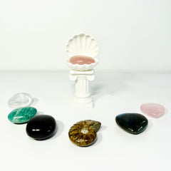Roman Column Clam Shell Crystal Pebble Holder – White Stone-Like Marble Pedestal Display by KREATEUR Studio (Beta)