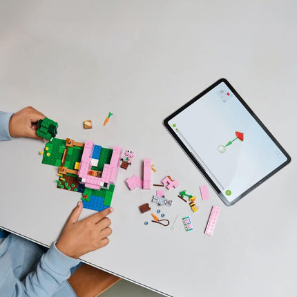 LEGO Minecraft The Baby Pig House Toy Figures and Playset - Building Minecraft Toy for Kids, Boys and Girls, Ages 7+ - Gift for Birthdays - with 2 Minifigures for Pretend Play - 21268
