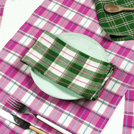 Chiapas Meksika’da el dokuması pembe ve fildişi gingham Amerikan servisi