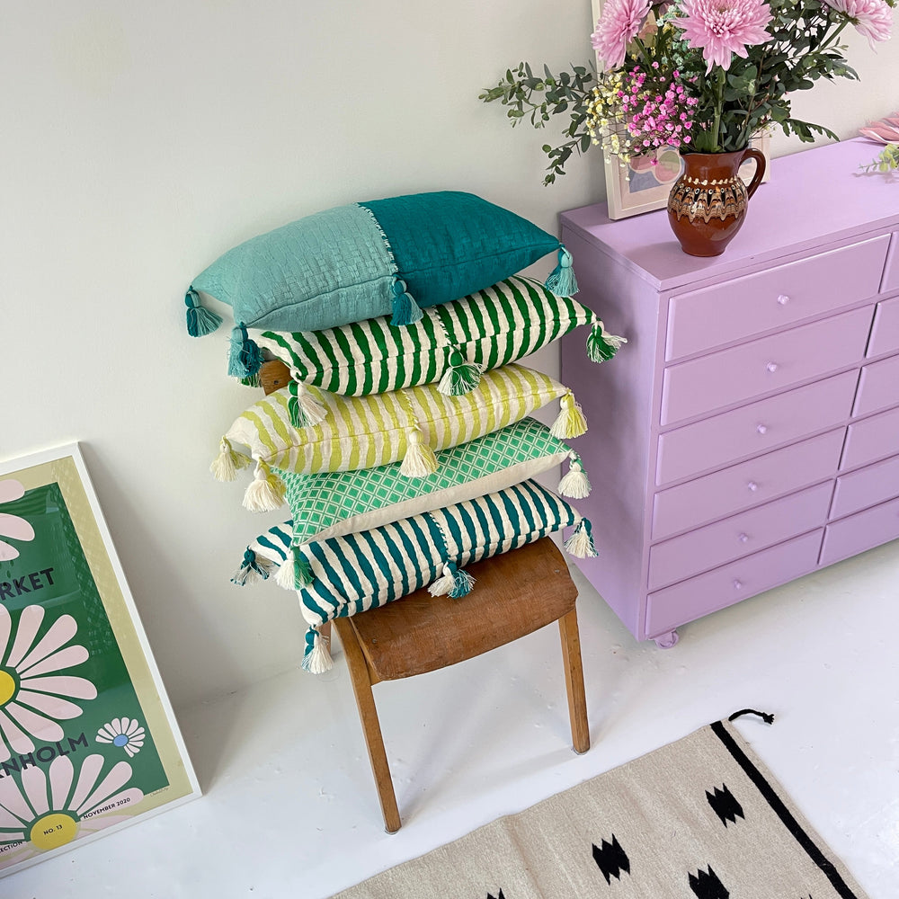 Guatemala’da el dokuması yeşim yeşili Antigua yastık